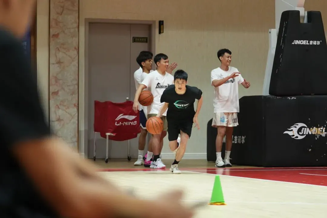 如何通过反馈分析提升篮球战术意识_1